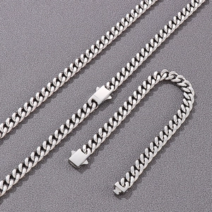 Collier à maillons cubains en acier inoxydable argenté avec fermoir mousqueton solide