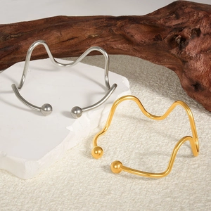 Minimalist wave-shaped 304 stainless steel open bangles in gold and silver finish