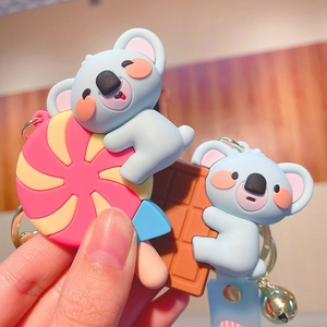 Porte-clés Koala mignons en PVC avec bonbons, chocolats, clochettes et anneaux dorés