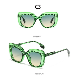 Vorder- und 45-Grad-Ansichten der grünen Leoparden-Sonnenbrille mit Verlaufsgläsern