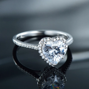 Elegant S925 silver ring featuring a large heart-shaped zircon with a sparkling halo finish