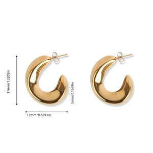 Detailed view of gold C-shaped hoop earrings with precise dimensions 31mm x 17mm x 5mm