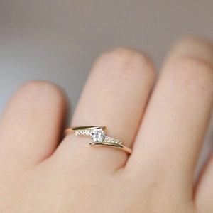 Elegant Women Copper Ring With Round Cubic Zirconia Crossover Twisted Design Minimalist Fashion Jewelry Wedding Party