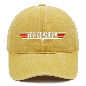 Dettaglio del cappello da baseball in cotone lavato giallo con ricamo TOP GRANDPA