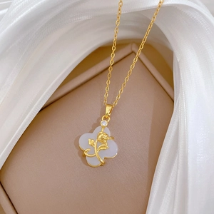 Titanium steel four-leaf clover necklace with rose gold flower and sparkling crystal