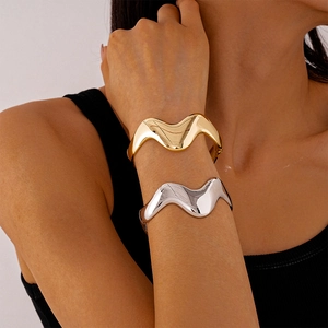 Minimalist Wave Bangle Alloy Irregular Geometric Polished Glossy Hinge Cuff Bracelet For Women Modern High-end Style