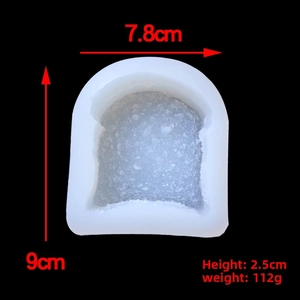 Detailed view of semi-circular toast silicone mold with dimensions 7.8x9x2.5cm