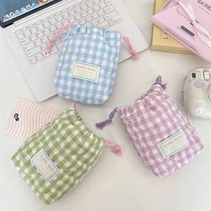 Bolsas de almacenamiento acolchadas a cuadros para cámaras en tres tonos pastel suaves