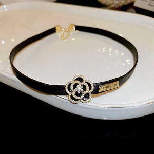 Collier Ras Du Cou En Cuir Avec Fleur De Camélia Cuivre Zircon Imitation Künstliche Perle Plaqué Or Vintage Élégant Pour Femme