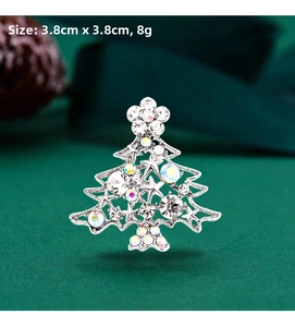 Detailed macro of a silver Christmas tree brooch with white rhinestones, size 3.8x3.8cm