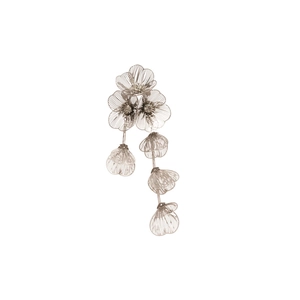 Exquisite hollow mesh flower brooch with inlaid diamonds and metallic silk craftwork
