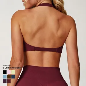Ensemble de yoga bordeaux avec brassière de sport dos nu et leggings côtelés taille haute