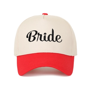 Cappello trucker bicolore con ricamo Bride panna e rosso e scritte eleganti corsive