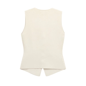 Vue arrière détaillée du gilet tricoté sans manches crème à texture côtelée