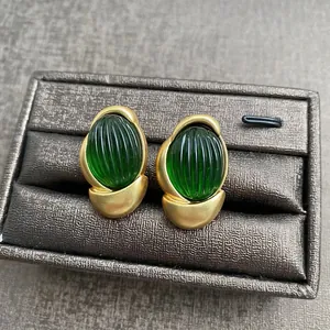 Boucles d'oreilles vintage plaquées or avec pierres vert émeraude de style rétro français