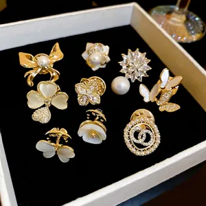 Elegant Flower Butterfly Bow Knot Brooches Alloy Cubic Zirconia Imitation Artificial Pearl Anti-Exposure Lapel Pins For Women Accessory