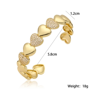 Bracciale a cuore placcato oro 18K con pietre di zircone scintillanti e design aperto