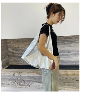 Sac fourre-tout argenté en PU métallisé à grande capacité avec une texture souple