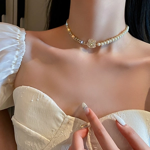 Collier Pendentif Fleur De Camélia Plaqué Or Alliage Strass Künstliche Perle Asymétrique Chaîne Clavicule Bijoux Doux Élégant Femmes