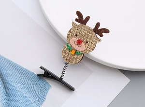 Détail d'une pince à cheveux renne de Noël avec paillettes brillantes et ressort mobile
