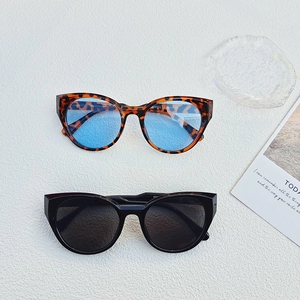 Retro cat eye sunglasses set with leopard print frames and classic black frames for women