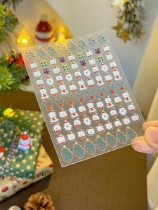 Détails d'autocollants pour ongles de Noël avec motifs de Père Noël et d'ours polaires