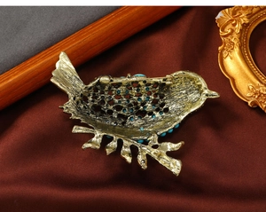 Detailed back view of vintage magpie brooch showing the safety pin clasp and gold metal texture