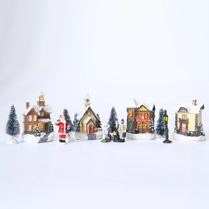 Conjunto detallado de edificios navideños con luces LED y pinos en miniatura