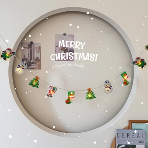 Guirlande lumineuse LED de Noël avec pendentifs Père Noël pour une décoration festive