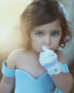 Robe de princesse en satin bleu clair avec gants en dentelle pour filles