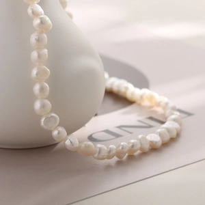 Elegant white baroque freshwater pearl necklace with natural irregular shapes for women