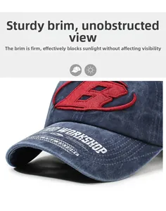 Gros plan sur casquette vintage bleue lavée avec broderie 3D de la lettre B