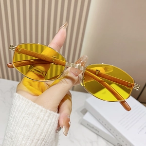 Retro-Punk-Oval-Metallsonnenbrille mit gelben Gläsern und Holzbügeln für den Außenbereich