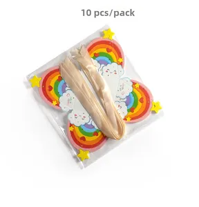 Détail de 10 boîtes à bonbons papillon arc-en-ciel avec texte Good Luck et rubans
