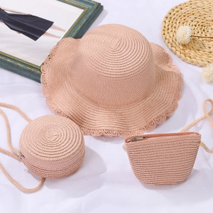 Set cappello di paglia intrecciato rosa con borse a tracolla coordinate per bambini