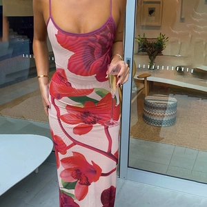 Robe longue en tulle à imprimé floral pour femme avec une coupe ajustée sexy