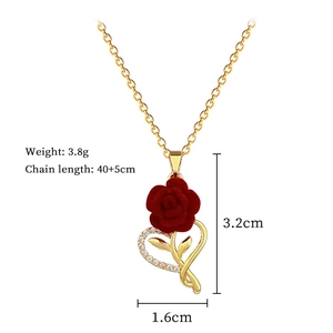 Detail of rose and heart pendant showing 3.8g weight and 40+5cm chain dimensions