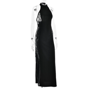 Détail de la robe longue dos nu noire avec des empiècements en dentelle transparente