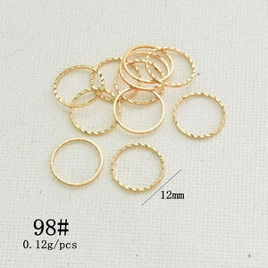 Detailansicht vergoldeter 12mm Rundringe für DIY-Schmuckherstellung und Zubehör