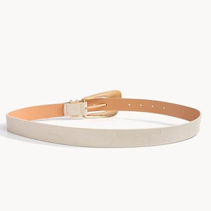 Detail of beige straw woven belt with matte texture and irregular gold metal buckle