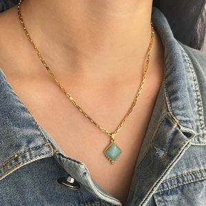 Collier vintage français en acier inoxydable plaqué or 18K avec pendentif losange vert