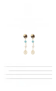Détail des boucles d'oreilles en perles baroques en argent S925 or 18 carats avec croix