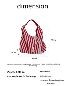 Dimensions et détails du sac cabas en toile rayée avec bordure en dentelle blanche