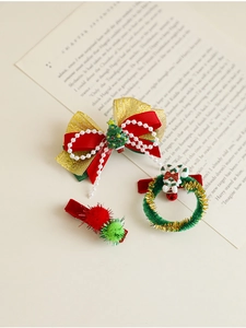 Set de 3 barrettes de Noël avec nœuds en velours et paillettes sur fond de livre