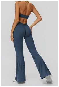 Detail of high-waist flared yoga pants with V-shaped waistband and ruched butt-lift effect