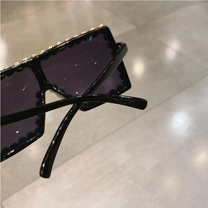 Oversized rhinestone square sunglasses for women with elegant pearl top embellishments