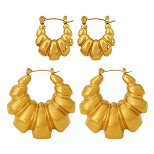 Retro 18K gold plated stainless steel croissant hoop earrings in two sizes for women