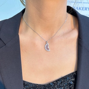 Silberkette mit Halbmond-Anhänger, rosa Edelsteinen und weißen Zirkonia-Steinen
