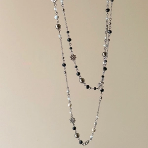 Retro crystal beaded flower layered necklace with black and white pearls on thin alloy chain