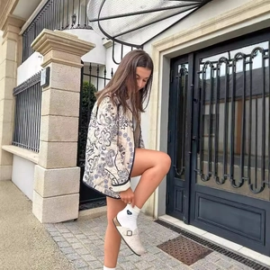 Women's vintage floral padded jacket in beige with a stylish contrast trim and loose fit